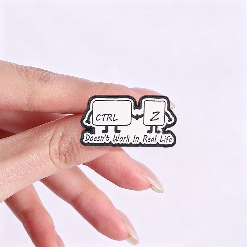 Grappige Tech Meme Emaille Pin - Tech Accessories For Work recensie en prijs